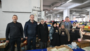 Başkan Okur pazarcı esnafına çorba ikramı ve önlük dağıttı