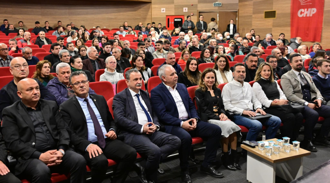 CHP'liler AKUT vakfı yönetim kurulu başkanı Mahruki'nin deprem söyleşine katıldı