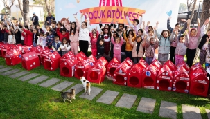 Çocuklar sokaktaki patili hayvanlar için sıcak yuva yaptı