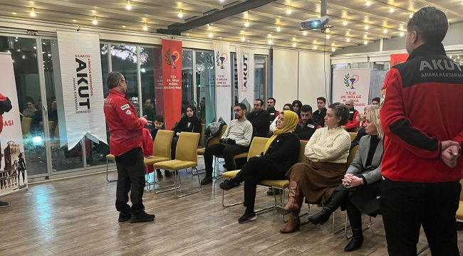 Eczacılar deprem bilinçlendirme seminerine katıldı