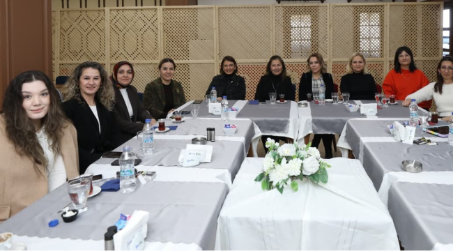 İlçe belediye başkan eşleri Yunusemre'de buluştu