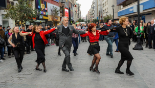 İzmir Karşıyaka'da sevgiler günü çoşkusu