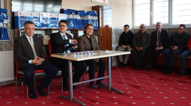 Koordinasyon toplantısına katılanlara Kur'an-ı Kerim hediye edildi