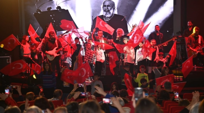  Manço'yu 26'ncı,Karaca'yı 21'inci ölüm yıldönümünde konserle anıldı