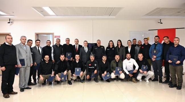 Müdür Aktaş üstün gayret ve başarı göstere personele belglerini verdi