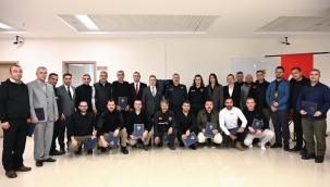 Müdür Aktaş üstün gayret ve başarı göstere personele belglerini verdi