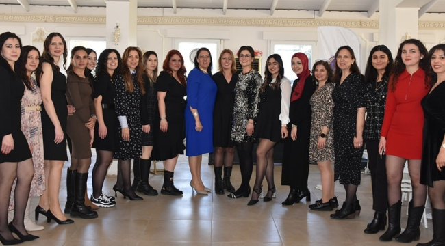 Öğrencilere burs sağlamak için polis eşleri Turgutlu'da toplandı