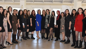 Öğrencilere burs sağlamak için polis eşleri Turgutlu'da toplandı