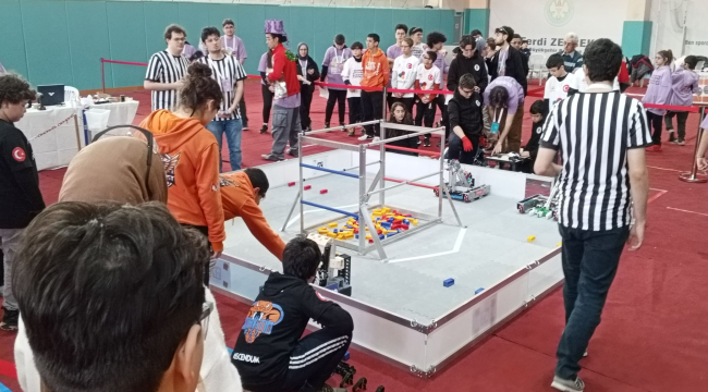Salihli'de robot yarışması düzenlendi