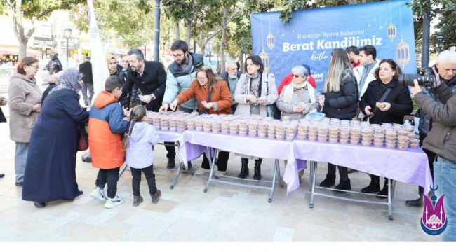 Şehzadeler belediyesi vatandaşlara kandilde helva ikram etti