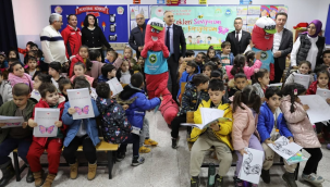 Teknik presonel "böcek şenliği ve organik tarım eğitimi" için İlçe İlçe, okul okul dolaşıyor