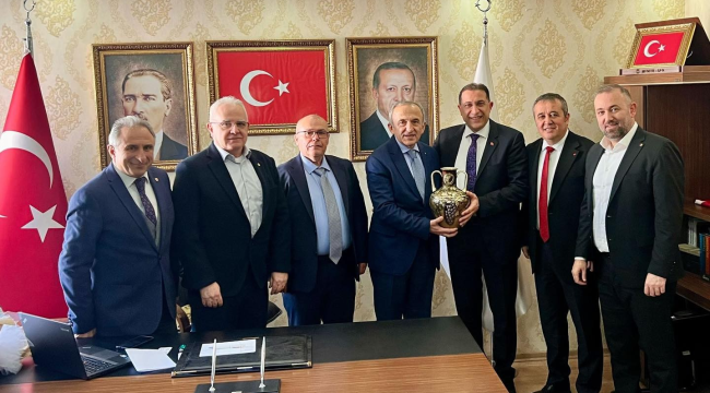 TSO başkanı Yılmaz AKP il başkanı Turgut'a tebrik ziyareti