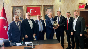 TSO başkanı Yılmaz AKP il başkanı Turgut'a tebrik ziyareti