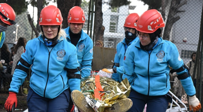 UMKE ekibinden gerçekçi aratmayan kurtarma tatbikatı