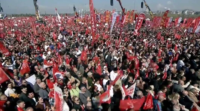 2.2 milyon vatandaş alana sığmadı