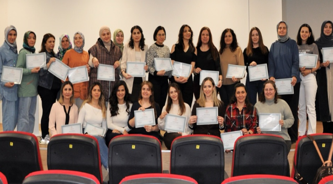 Başarılı kursiyerler belgelerini aldı