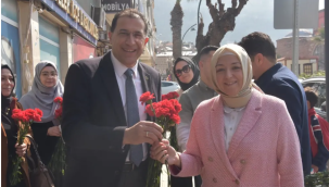 Başkan Turgut'dan ilk kutlama kadın kolu başkanı Kaplan'a