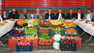 Başkan Zeyrek hal esnafıyla aynı sofrada buluştu