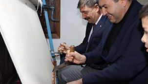 Başkanlar kültürel miras Kula halısı dokudu