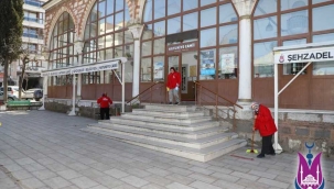 Camilerde bayram temizliği