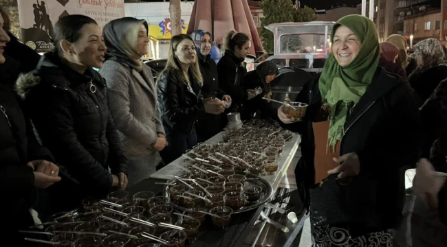 Çanakkale zaferi ve şehitleri anma gününde vatandaşlara hoşaf ikramı