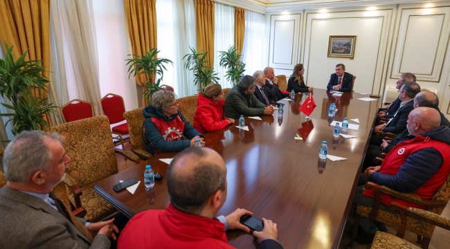 CHP lideri Özel DİSK yönetimiyle bir araya geldi