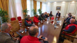 CHP lideri Özel DİSK yönetimiyle bir araya geldi