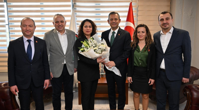 CHP lideri Özel Manisa barosunu ziyaret etti