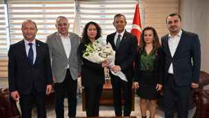 CHP lideri Özel Manisa barosunu ziyaret etti