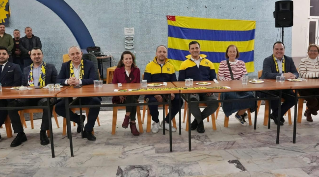 CHP'liler Akhisar genç FB'liler iftarına katıldı