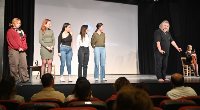 Dünya tiyatrolar günü 'İtiraz ediyorum'la kutlandı