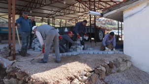Gördes'de 'taş bizden,döşemesi sizden' imece usulü yol yapımı