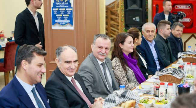 İftara vali Özkan'da katıldı