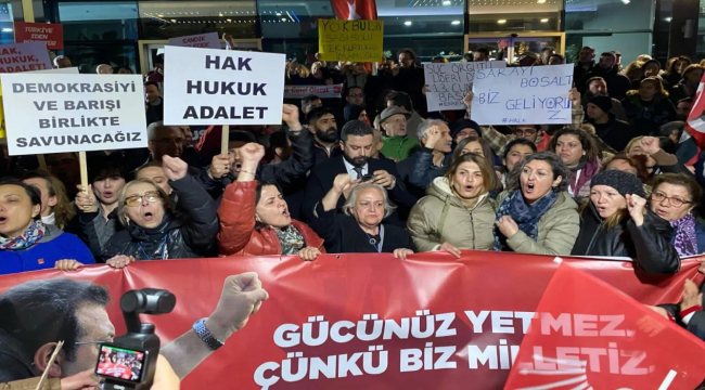 İmamoğlu için Manisa'lılar sokağa döküldü