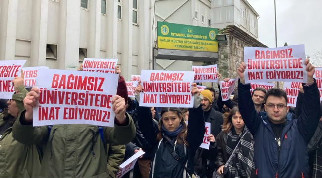 İstanbul Üniversitesi'nde hareketli dakikalar: 'İmamoğlu' eylemi yapan öğrencilere polis engeli