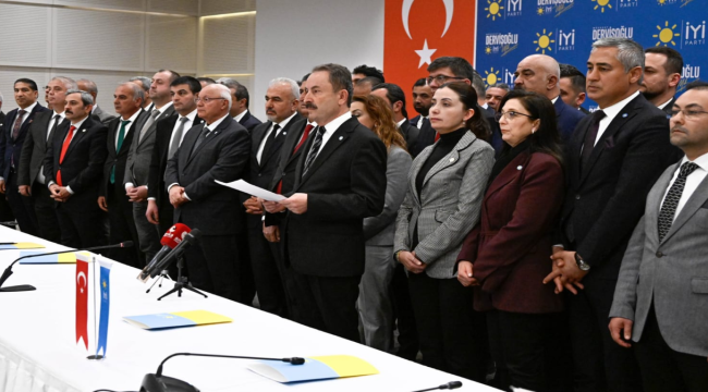 İYİ partili 81 il başkanından İmamoğlu'na destek