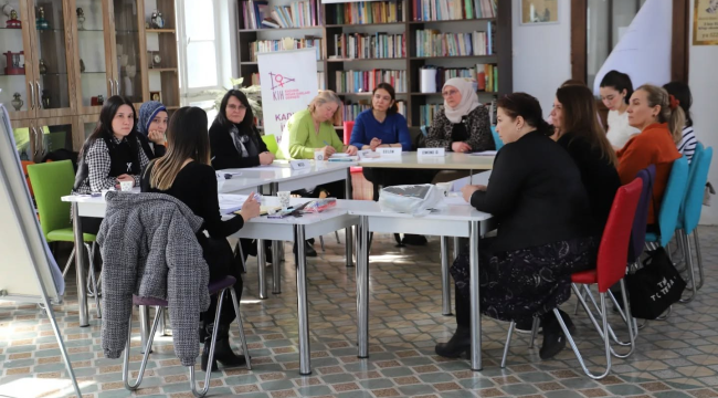 Kadının hakları derneği ve Alaşehir belediyesi ortak kadın hakları eğitimi düzenlendi