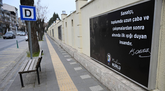 Kaldırılan Atatürk panoları,yeniden monte edildi