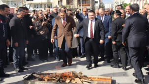 Nevruz ateşinde birlikte atladılar