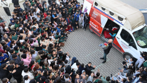 Okullarda eğlenceli kukla gösterisi çoçukları mutlu etti