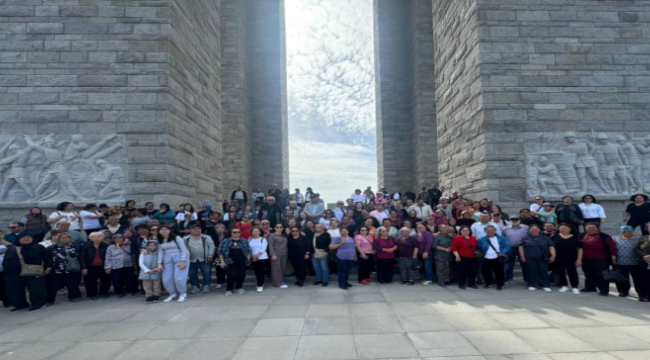 Salihli belediyesinin kültür turuna katılanlar Çanakkale'de