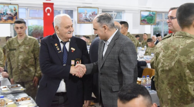 Şehit aileleri, gazileri ve aileleri onuruna iftar