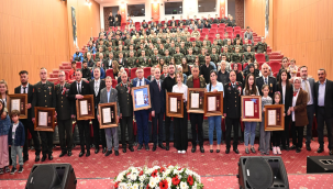 Şehit yakınlarıve gaziler devlet övünç madalyası ve beratlarını aldı