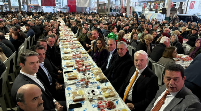 Siyasetcileri buluşturan iftar