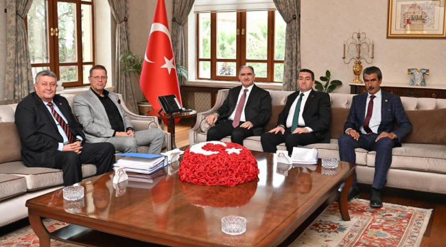 Manisa'dan İzmir'e su verilmesiyle ilgili toplanan 8 bin imza vali Özkan'a iletildi