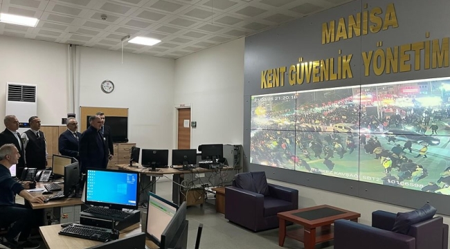 Vali Özkan kent güvenlik yönetim merkezine gece denetimi