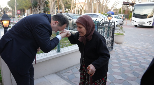 Verdiği iftarda başkan Dutlulu şehit aileleri ve gazileri kapıda karşıladı