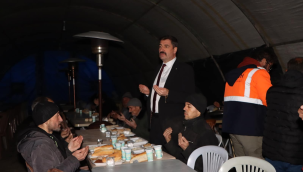 Yeniden göreve başlayan başkan Dönmez iftarı vatandaşlarla yaptı