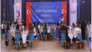 Yetim çocuklarla iftar eden vali Özkan çocukları dinledi