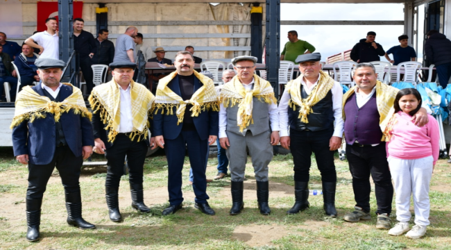 1.büyük Yeşilyurt deve güreşleri yapıldı